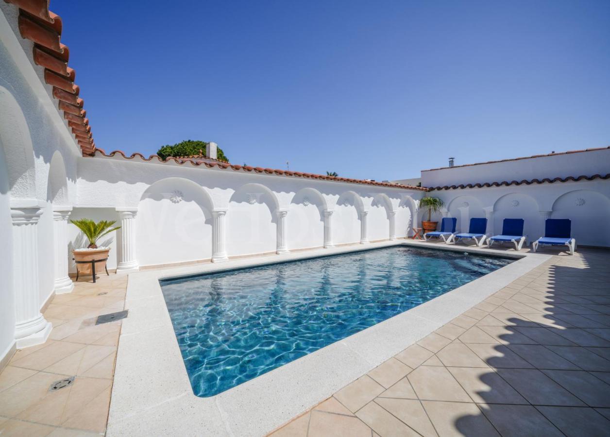 Villa Et Studio Avec Piscine - Wehostyou Empuriabrava Eksteriør bilde