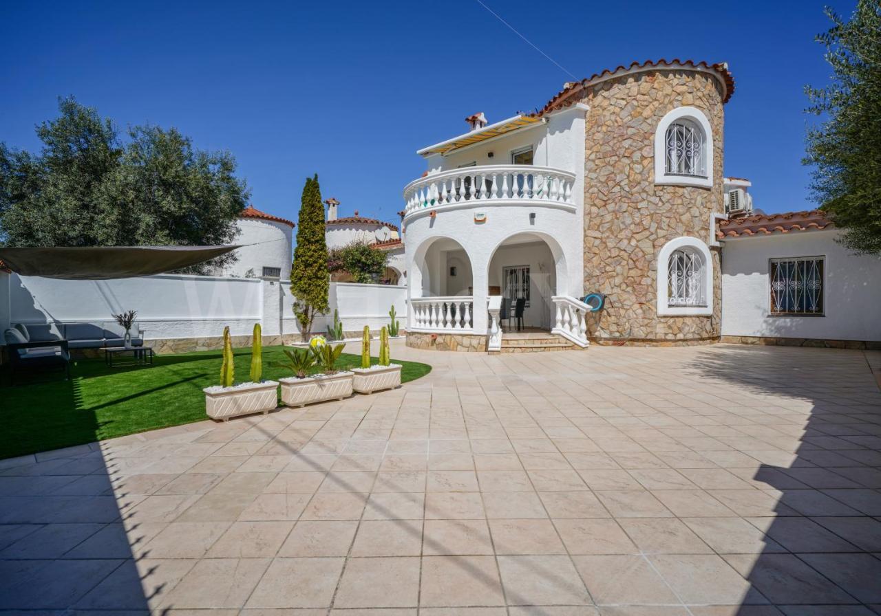 Villa Et Studio Avec Piscine - Wehostyou Empuriabrava Eksteriør bilde